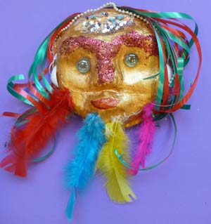 masque vénitien fabriqué à l'école