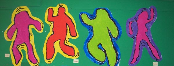 silhouettes multicolores en mouvement réalisées par des enfants à la manière des silhouettes de Keith Haring