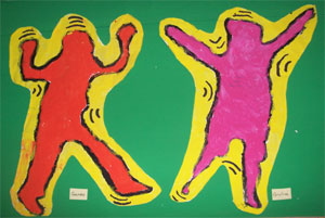 silhouettes grandeur nature réalisées par des enfants à la manière des silhouettes de Keith Haring