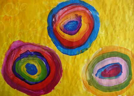 cercles à la gouache à la manière de Kandinsky sur fond à l'encre