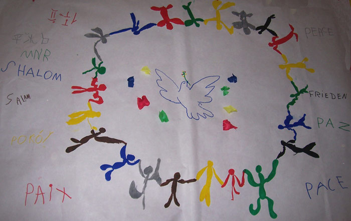 oeuvre collective à l'école à partir d'un tableau de Picasso sur la paix