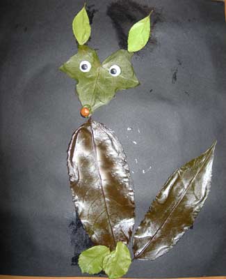 renard en feuilles d'arbre