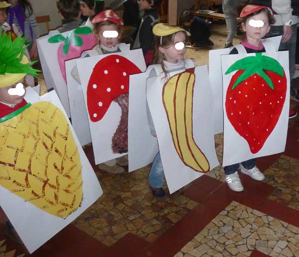 enfants déguisés en fruits et légumes
