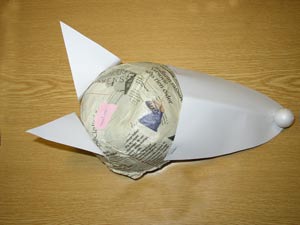 chapeau de loup en carton et papier maché