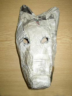 moule de loup en papier maché