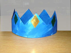 couronne bleue et collages