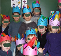 enfant avec leur couronne