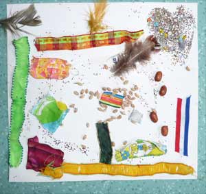 collage de rubans, plumes, graines, ficelles, laines, paillettes