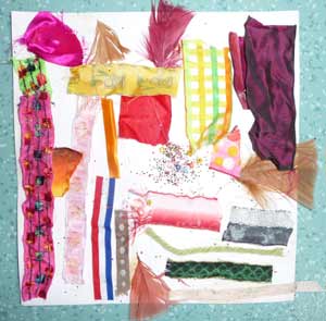 collage de rubans, plumes, graines, ficelles, laines, paillettes