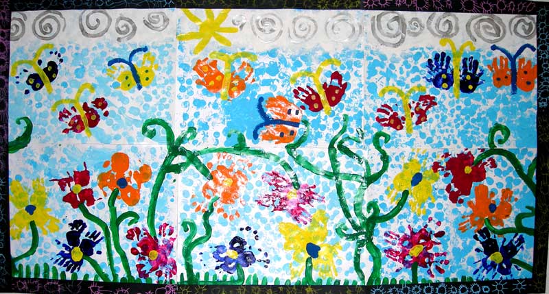 fresque à la peinture avec des papillons et des fleurs