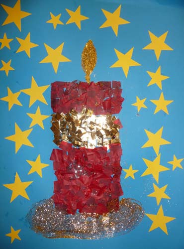 bougie avec du papier de soie collé des paillettes et des étoiles