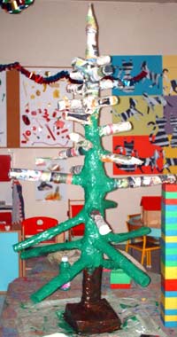 le sapin est recouvert de papier maché