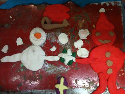 Père-Noël et bonhomme de neige en pâte à modeler