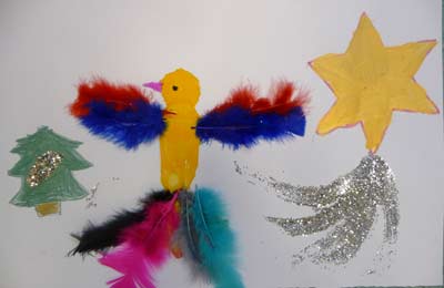 oiseau avec des plumes avec une étoile de Noël