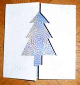 carte de Noël avec un sapin et des empreintes