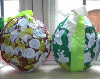 oeufs de Pâques en volume décoré à la gouache