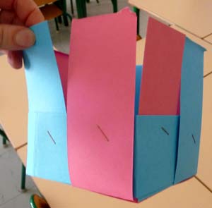 tressage de 4 bandes de papier et agrafage