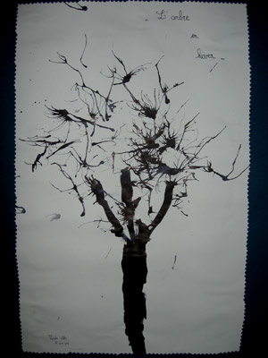 arbre avec de l'encre soufflée