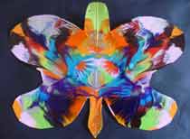 carte en forme de papillon avec de la peinture acrylique