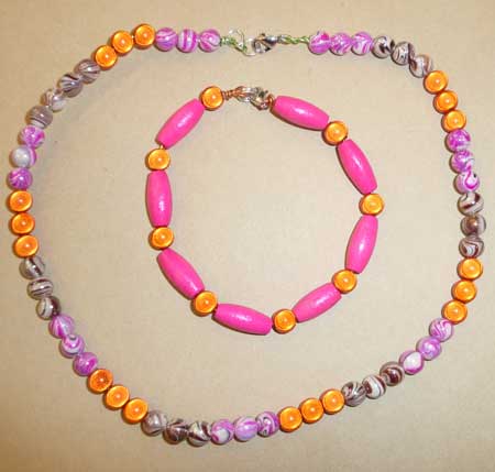 collier et bracelet en perles