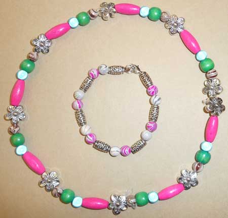 collier et bracelet en perles