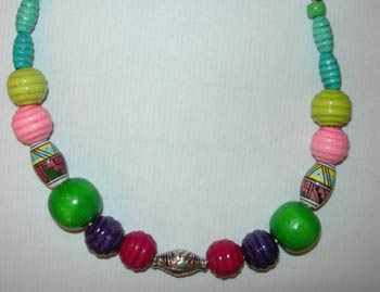 collier avec des perles variées