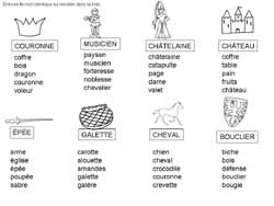 fiche sur le Moyen-âge pour retrouver un mot en capitale et un en script parmi d'autres